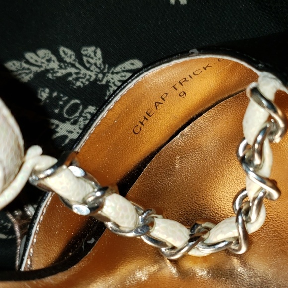 Shoes - Picture 3 of 8